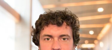 zach barnett new headshot